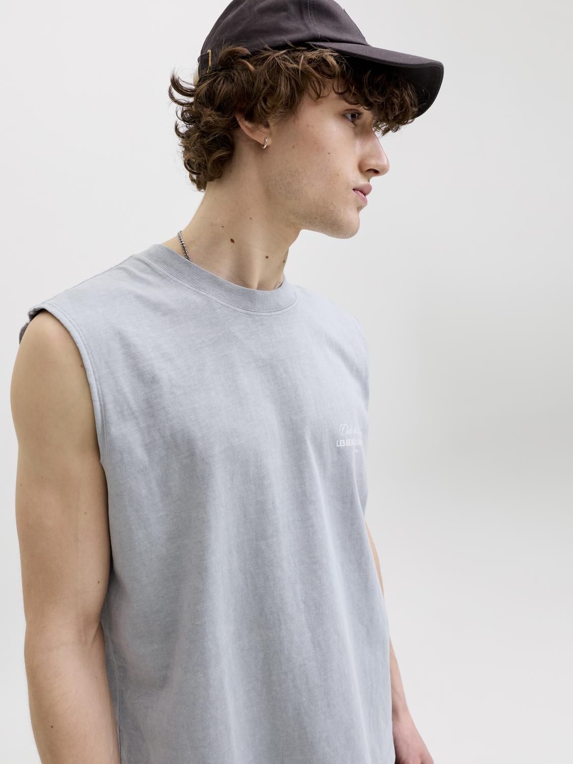 model_shot-creative